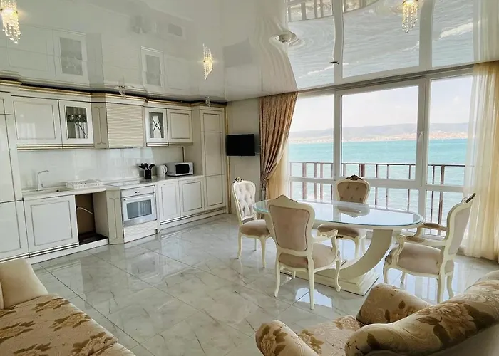 Paradadiso B 307 Two Bedroom Sea View نيسيبار