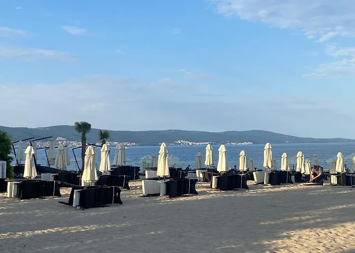 Paradadiso B 307 Two Bedroom Sea View شقة *